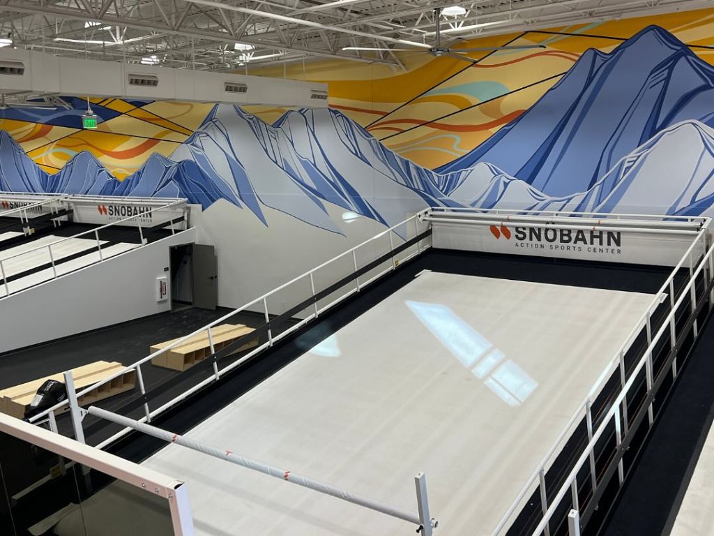 SNÖBAHN Indoor Ski + Snowboard Center 1